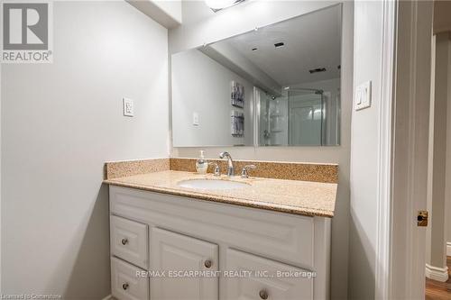 2405 Orchard Road, Burlington, ON - Indoor Photo Showing Bathroom