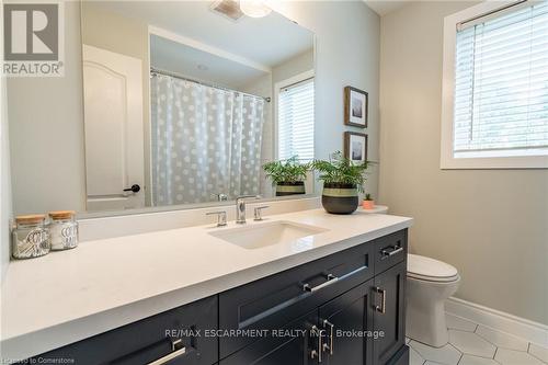 2405 Orchard Road, Burlington, ON - Indoor Photo Showing Bathroom