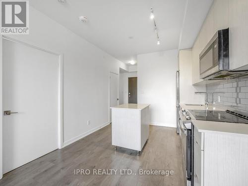 422 - 1401 O'Connor Drive, Toronto, ON - Indoor Photo Showing Kitchen