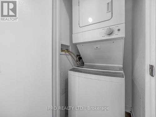 422 - 1401 O'Connor Drive, Toronto, ON - Indoor Photo Showing Laundry Room