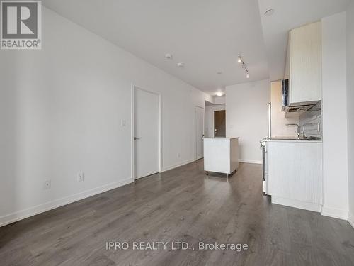 422 - 1401 O'Connor Drive, Toronto, ON - Indoor Photo Showing Kitchen