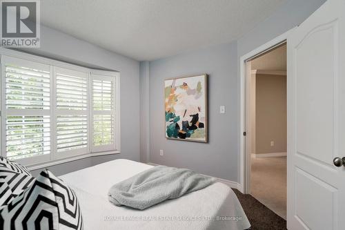 2223 Whistling Springs Crescent, Oakville, ON - Indoor Photo Showing Bedroom