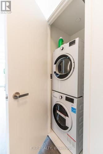 5804 - 3890 Confederation Parkway, Mississauga (City Centre), ON - Indoor Photo Showing Laundry Room