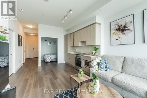 5804 - 3890 Confederation Parkway, Mississauga, ON - Indoor Photo Showing Living Room