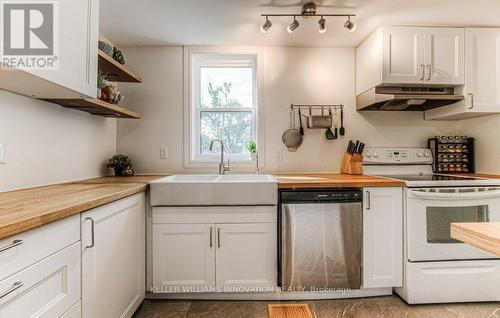 82 Bond Street, Cambridge, ON - Indoor Photo Showing Kitchen