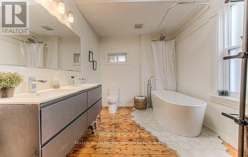 82 Bond Street, Cambridge, ON - Indoor Photo Showing Bathroom