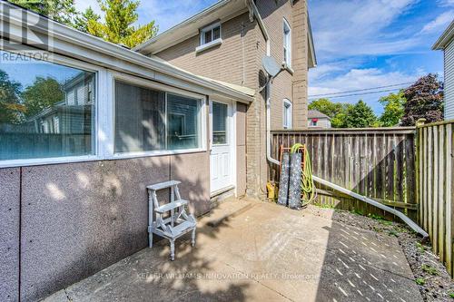 82 Bond Street, Cambridge, ON - Outdoor With Exterior