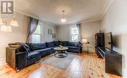 82 Bond Street, Cambridge, ON - Indoor Photo Showing Living Room