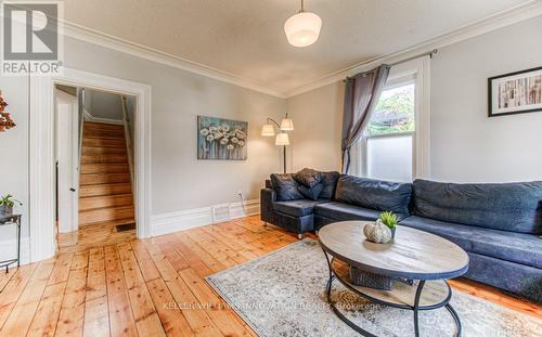 82 Bond Street, Cambridge, ON - Indoor Photo Showing Living Room