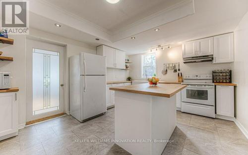 82 Bond Street, Cambridge, ON - Indoor Photo Showing Kitchen