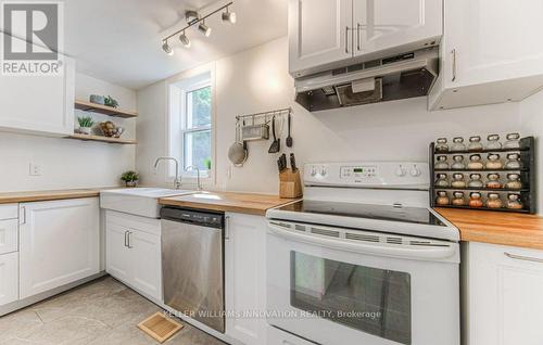 82 Bond Street, Cambridge, ON - Indoor Photo Showing Kitchen