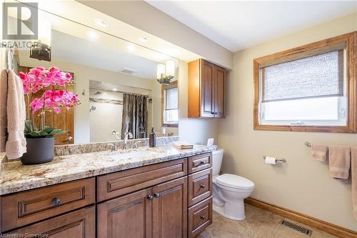 31 Ackland Street, Stoney Creek, ON - Indoor Photo Showing Bathroom