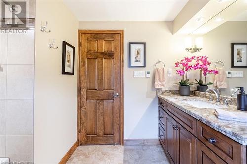 31 Ackland Street, Stoney Creek, ON - Indoor Photo Showing Bathroom