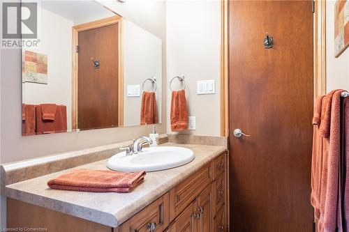 31 Ackland Street, Stoney Creek, ON - Indoor Photo Showing Bathroom