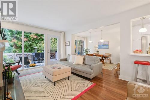 121 Buell Street Unit#70, Ottawa, ON - Indoor Photo Showing Living Room