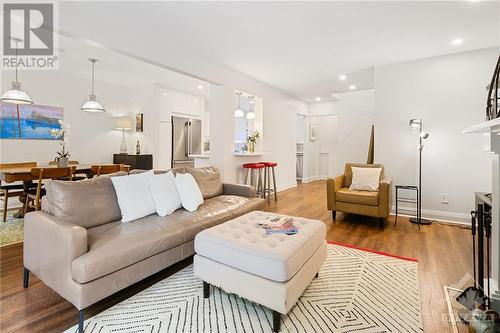 121 Buell Street Unit#70, Ottawa, ON - Indoor Photo Showing Living Room