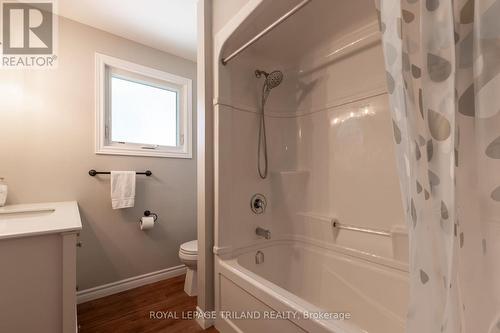 14 Glenburnie Crescent, London, ON - Indoor Photo Showing Bathroom