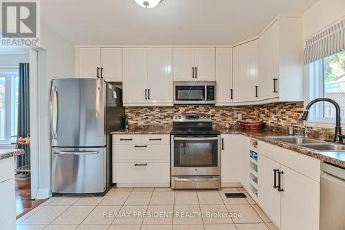 112 Browning Trail, Barrie, ON - Indoor Photo Showing Kitchen With Double Sink With Upgraded Kitchen