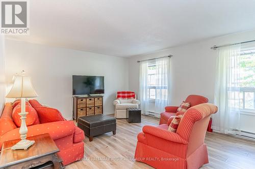 29 - 360 Blake Street, Barrie (Codrington), ON - Indoor Photo Showing Living Room