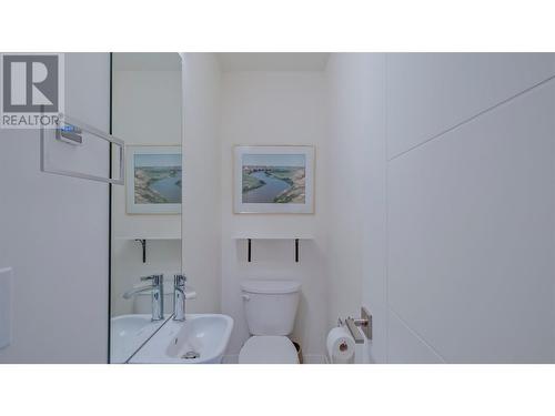 300 Drysdale Boulevard Unit# 38, Kelowna, BC - Indoor Photo Showing Bathroom