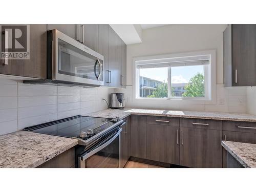 300 Drysdale Boulevard Unit# 38, Kelowna, BC - Indoor Photo Showing Kitchen With Upgraded Kitchen