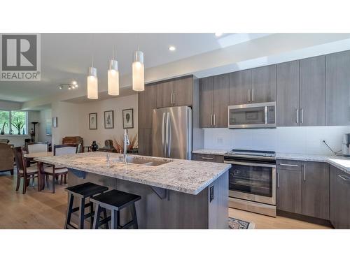 300 Drysdale Boulevard Unit# 38, Kelowna, BC - Indoor Photo Showing Kitchen With Upgraded Kitchen