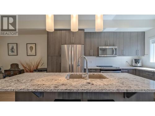 300 Drysdale Boulevard Unit# 38, Kelowna, BC - Indoor Photo Showing Kitchen With Double Sink With Upgraded Kitchen