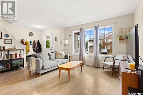 13 5762 Gordon Road, Regina, SK - Indoor Photo Showing Living Room