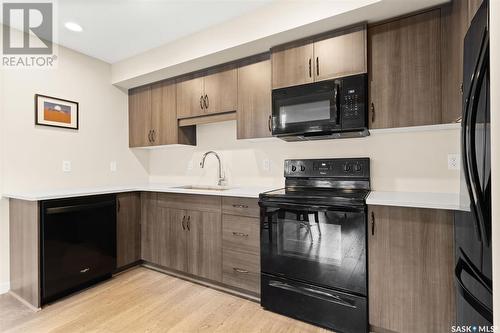 13 5762 Gordon Road, Regina, SK - Indoor Photo Showing Kitchen