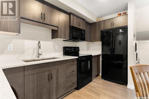 13 5762 Gordon Road, Regina, SK - Indoor Photo Showing Kitchen With Double Sink