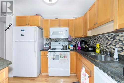 24 118 Pawlychenko Lane, Saskatoon, SK - Indoor Photo Showing Kitchen With Double Sink