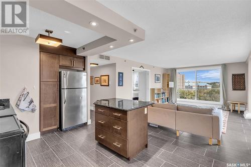 906 320 5Th Avenue N, Saskatoon, SK - Indoor Photo Showing Kitchen