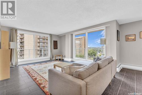 906 320 5Th Avenue N, Saskatoon, SK - Indoor Photo Showing Living Room