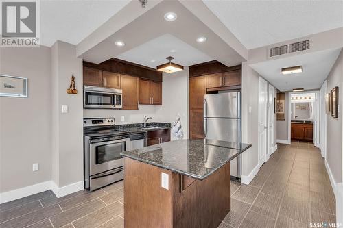 906 320 5Th Avenue N, Saskatoon, SK - Indoor Photo Showing Kitchen With Stainless Steel Kitchen