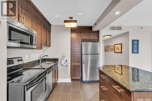 906 320 5Th Avenue N, Saskatoon, SK - Indoor Photo Showing Kitchen With Stainless Steel Kitchen