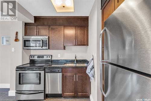 906 320 5Th Avenue N, Saskatoon, SK - Indoor Photo Showing Kitchen With Stainless Steel Kitchen