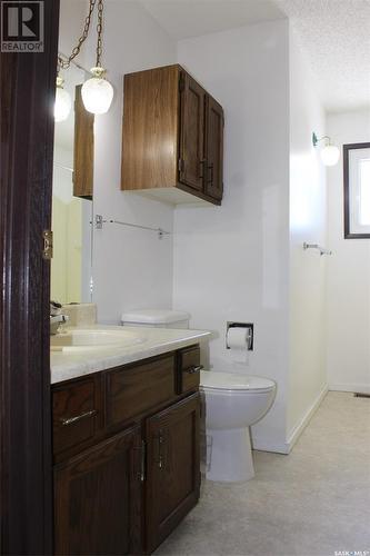 665 9Th Street W, Shaunavon, SK - Indoor Photo Showing Bathroom