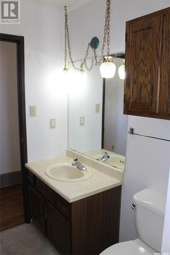 665 9Th Street W, Shaunavon, SK - Indoor Photo Showing Bathroom