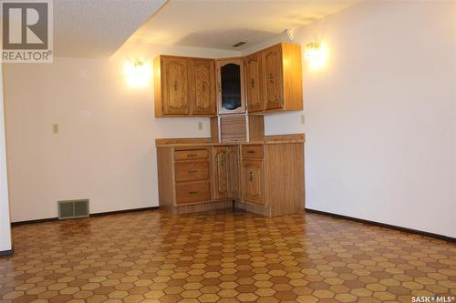 665 9Th Street W, Shaunavon, SK - Indoor