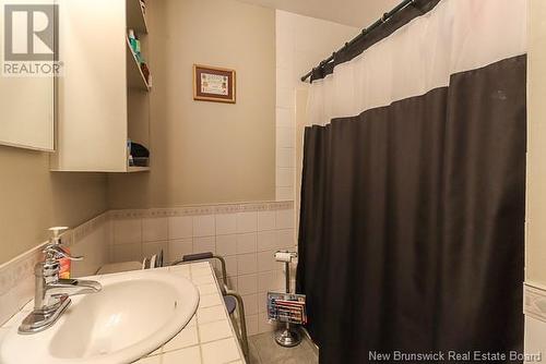 32 Hillcrest Drive, Saint John, NB - Indoor Photo Showing Bathroom