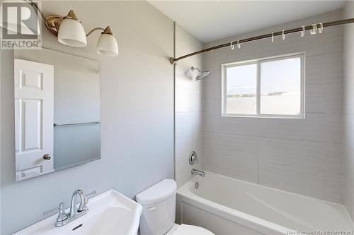 922 Smythe Street, Fredericton, NB - Indoor Photo Showing Bathroom