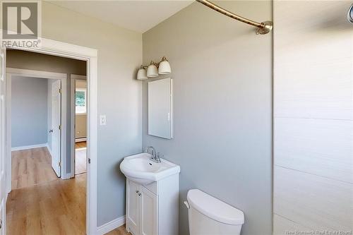 922 Smythe Street, Fredericton, NB - Indoor Photo Showing Bathroom