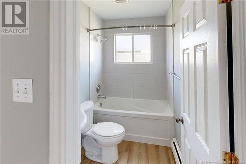 922 Smythe Street, Fredericton, NB - Indoor Photo Showing Bathroom