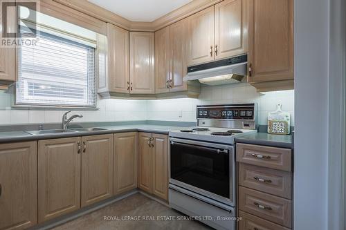 173 Betty Ann Drive, Toronto, ON - Indoor Photo Showing Kitchen