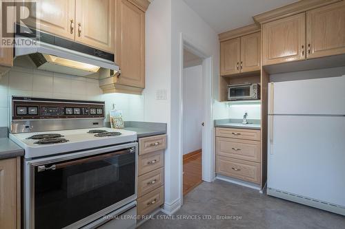 173 Betty Ann Drive, Toronto, ON - Indoor Photo Showing Kitchen