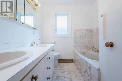 173 Betty Ann Drive, Toronto, ON - Indoor Photo Showing Bathroom