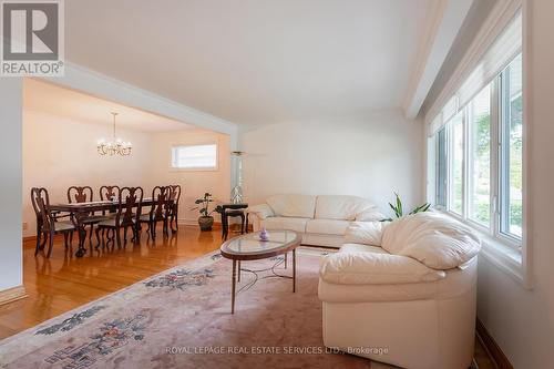 173 Betty Ann Drive, Toronto, ON - Indoor Photo Showing Living Room