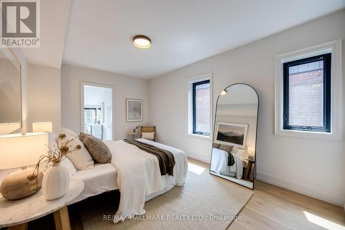 437 Manning Avenue, Toronto (Palmerston-Little Italy), ON - Indoor Photo Showing Bedroom