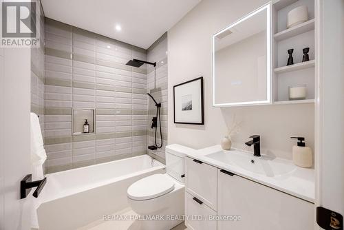 437 Manning Avenue, Toronto, ON - Indoor Photo Showing Bathroom