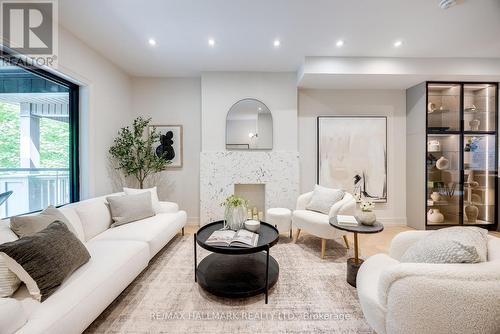 437 Manning Avenue, Toronto, ON - Indoor Photo Showing Living Room